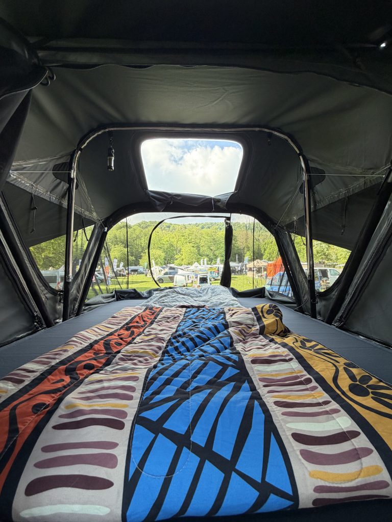 Roof Space 2 von innen mit Panoramic Screen. Jetzt bei Roofhopper mieten